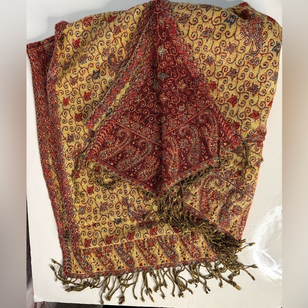 BINDYA 27” x 73” Metallic Thread Rust Gold Jaal Paisley
Reversible Shawl Wrap - Picture 5 of 16
